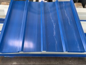 pannello grecato in lamiera blu R5010